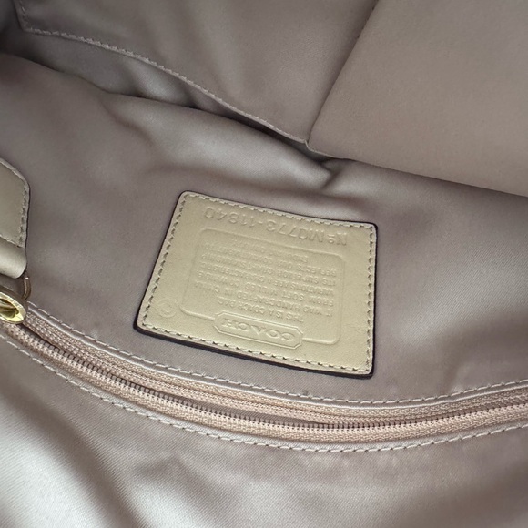 Vintage Y2K Coach Cream Soho Flap Shoulder Bag Big Buckle - Picture 5 of 5